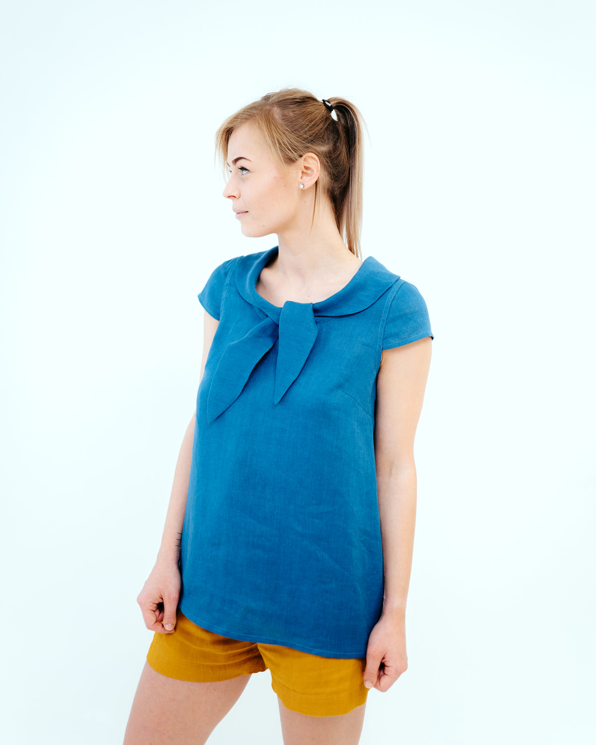 Cute linen top with a collar and a tie &#39;Dora&#39;