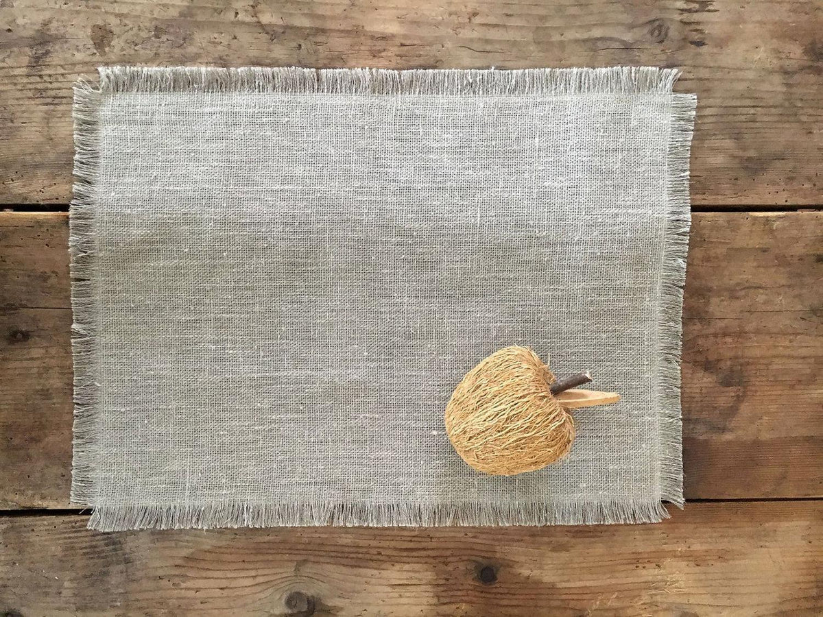 Burlap Placemats with Frayed Edges, set of linen placemats. Natural Placemats, holiday placemats, fall placemats, cloth placemats, Christmas
