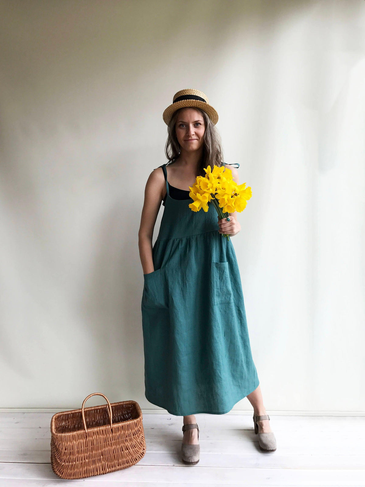 linen jumper dress Simply Mila - Sleeveless Discover timeless femininity with this blue linen pinafore dress featuring an airy loose fit Linen Jumper Dress 'Angelica', Linen