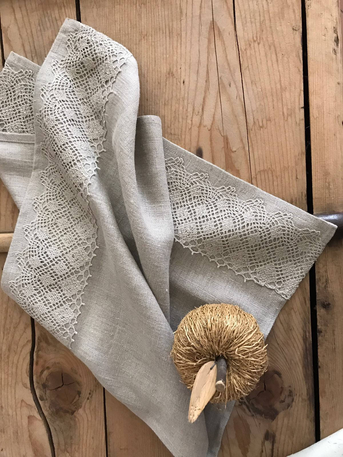 Romantic Linen Tea Towels with Lace, Guest Towels set of three Natural Linen Hand Towels, Durable Towels, Rustic towels Linen Kitchen Towels