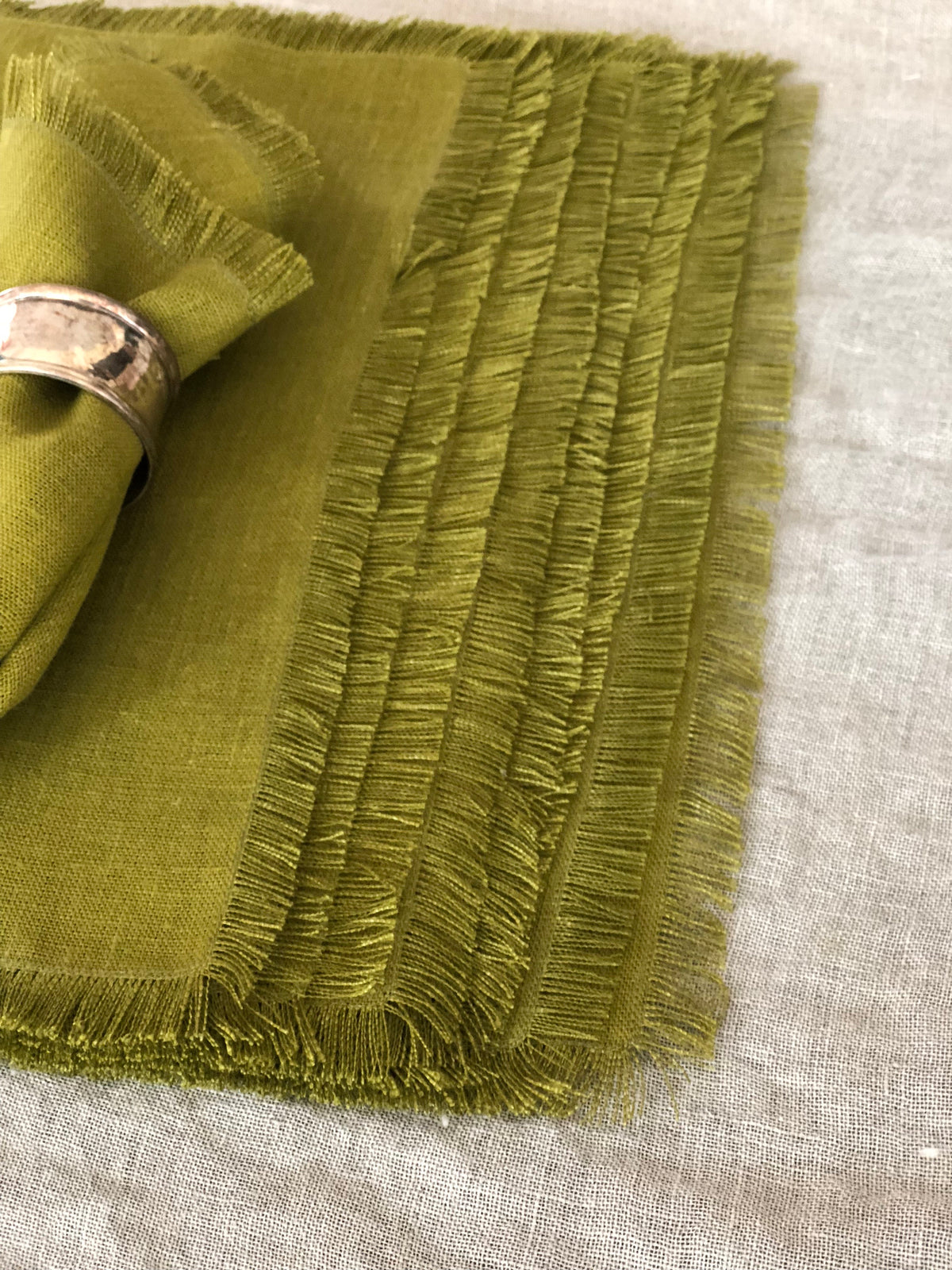 Green Linen Napkins with Frayed Edges, Napkins, Christmas table, Set of Six Natural Cloth Napkins, Cloth Dining Napkins, Frayed Napkins