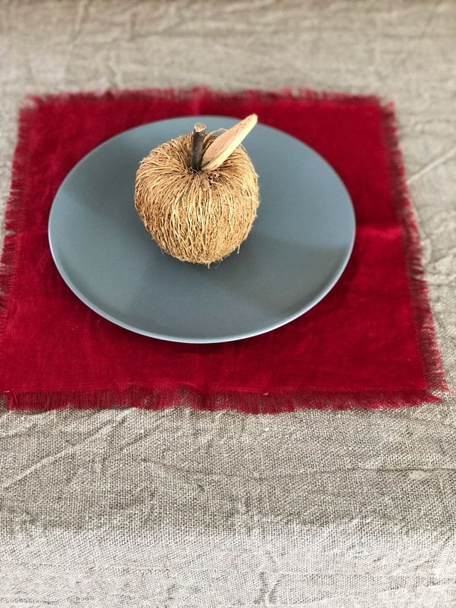 Christmas Linen Napkins with Frayed Edges, Christmas Red Napkins, Christmas table, Set of Six Cloth Napkins, Cloth Dining Napkins Red Frayed