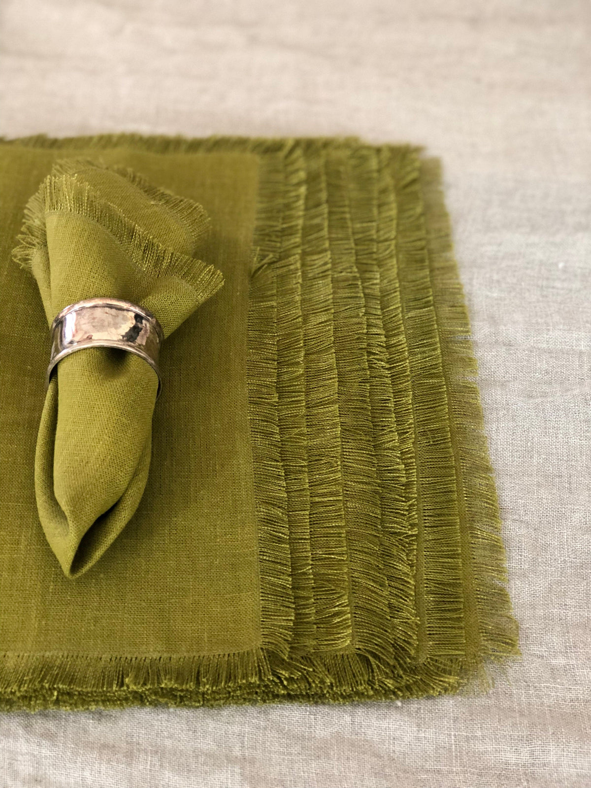 Green Linen Napkins with Frayed Edges, Napkins - Linenbee