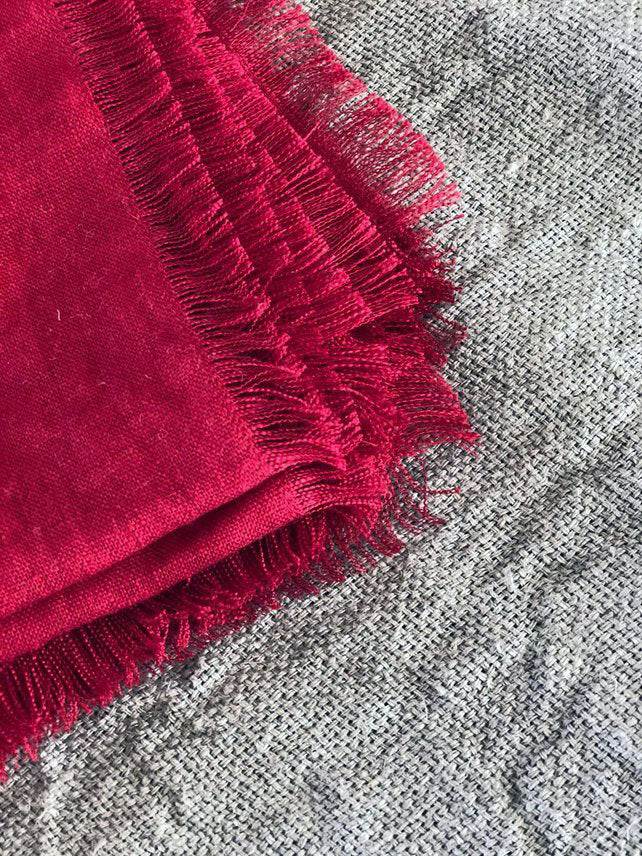 Christmas Linen Napkins with Frayed Edges, Christmas Red Napkins, Christmas table, Set of Six Cloth Napkins, Cloth Dining Napkins Red Frayed