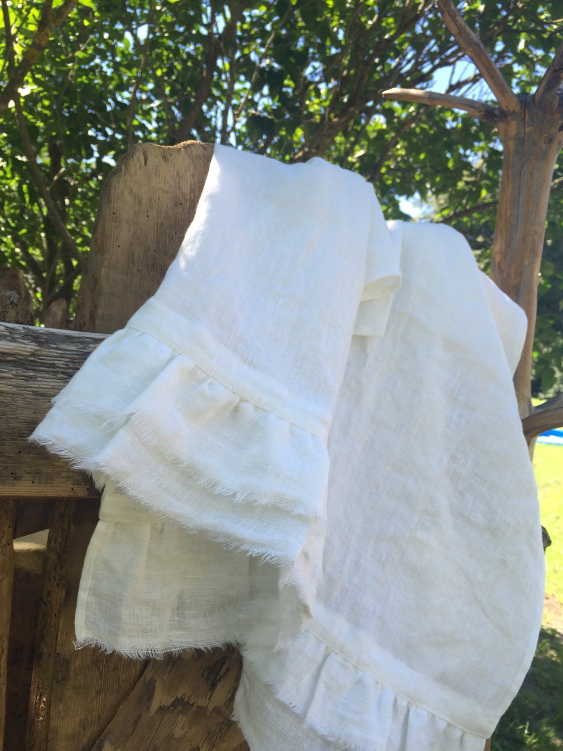 Face towels, set of four soft guest towels, white linen towels, ruffled french linen look by Linenbee